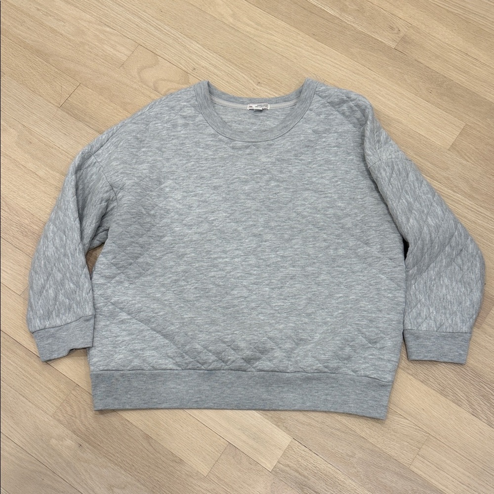 Gap sweater medium